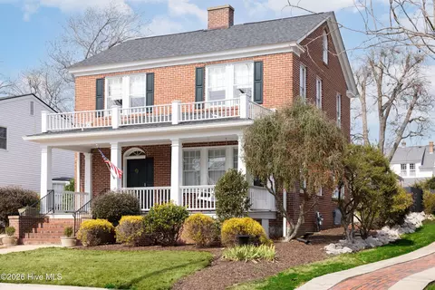 112 Blount St, Edenton, NC 27932