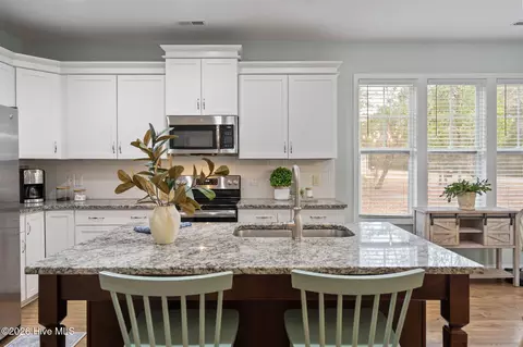 Kitchen - 893 Dan Owen Dr, Hampstead, NC 28443 photo 5 of 10