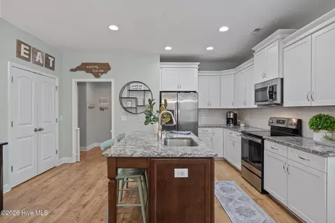 Kitchen - 893 Dan Owen Dr, Hampstead, NC 28443 photo 1 of 10