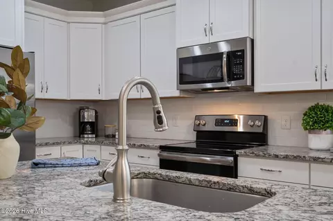 Kitchen - 893 Dan Owen Dr, Hampstead, NC 28443 photo 9 of 10