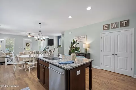 Kitchen - 893 Dan Owen Dr, Hampstead, NC 28443 photo 10 of 10