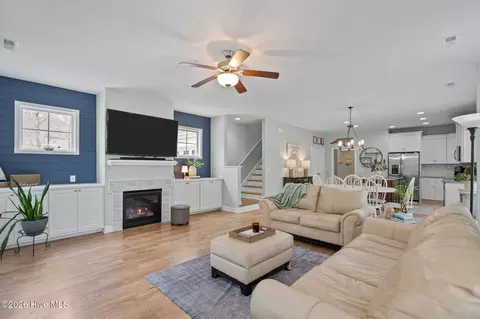 Living - 893 Dan Owen Dr, Hampstead, NC 28443 photo 1 of 2