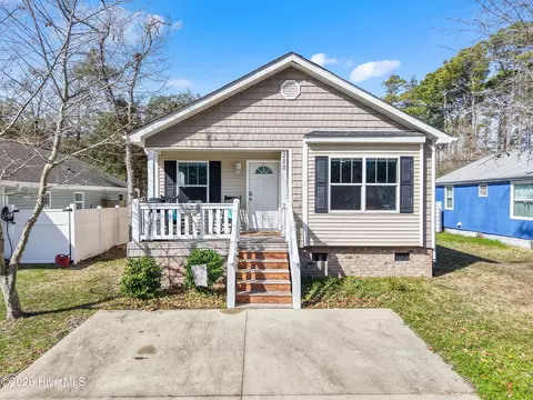229 NE 75th St, Oak Island, NC 28465