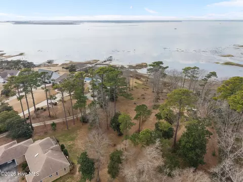 240 Mary Gray Farm Rd, Beaufort, NC 28516