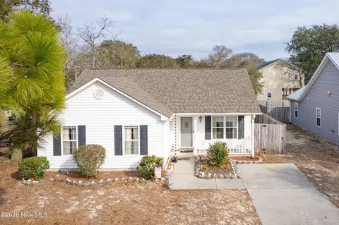 134 NE 7th St, Oak Island, NC 28465