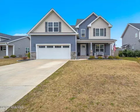 426 Pebble Shore Dr, Sneads Ferry, NC 28460