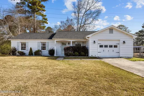 303 Greenbriar Dr, Jacksonville, NC 28546