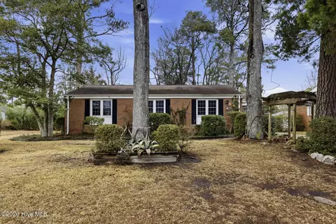608 Maple St, Jacksonville, NC 28540