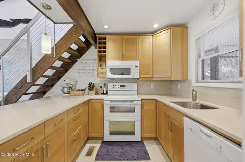 Kitchen - 125 Seabreeze Dr, Duck, NC 27949 photo 3 of 5