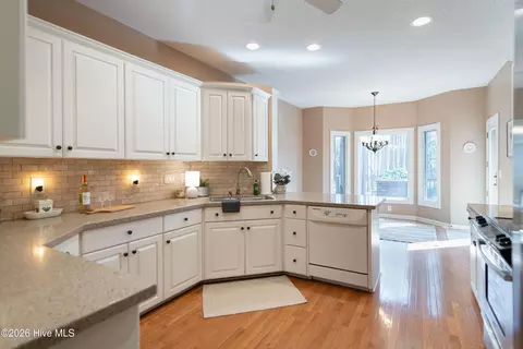 Kitchen - 19 Oxton Cir, Pinehurst, NC 28374 photo 2 of 4
