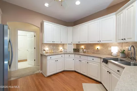 Kitchen - 19 Oxton Cir, Pinehurst, NC 28374 photo 4 of 4