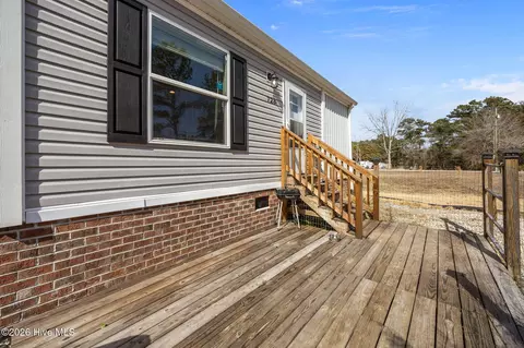728 James St, Hubert, NC 28539 photo 3