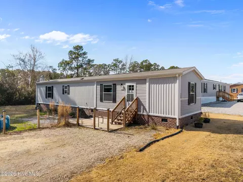 728 James St, Hubert, NC 28539