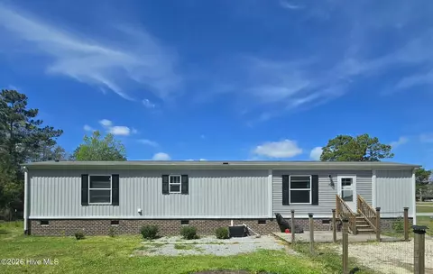 728 James St, Hubert, NC 28539