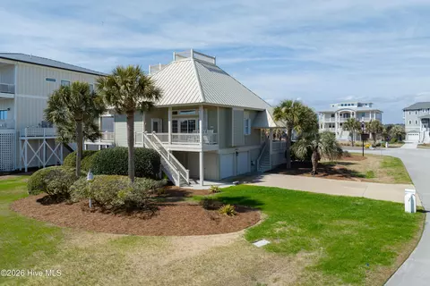 1 Cape Ln, North Topsail Beach, NC 28460