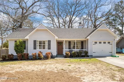 109 Carriage Hills Ct, Richlands, NC 28574