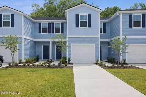 592 Sandy Hollow Dr, Jacksonville, NC 28540