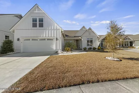 404 Summerhouse Dr, Holly Ridge, NC 28445