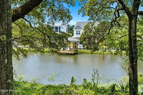 121 SW 13th St, Oak Island, NC 28465