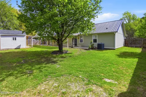 Exterior - 108 Foxlair Dr, Hubert, NC 28539 photo 2 of 10
