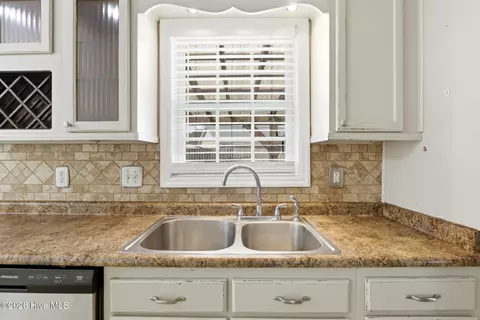 Kitchen - 108 Foxlair Dr, Hubert, NC 28539 photo 2 of 5