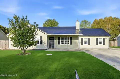 108 Foxlair Dr, Hubert, NC 28539