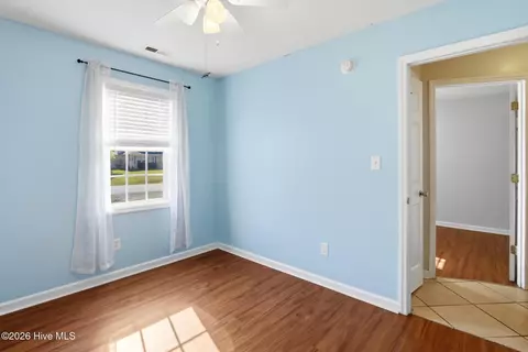 Bedroom - 108 Foxlair Dr, Hubert, NC 28539 photo 2 of 5