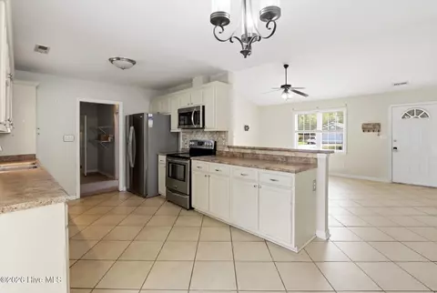 Kitchen - 108 Foxlair Dr, Hubert, NC 28539 photo 5 of 5