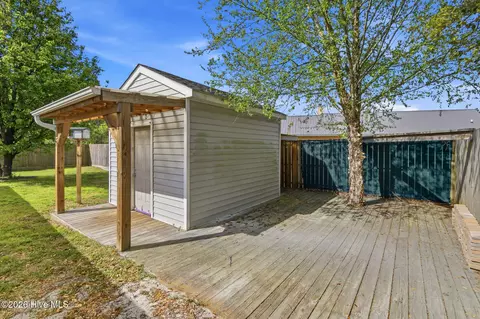 Exterior - 108 Foxlair Dr, Hubert, NC 28539 photo 5 of 10