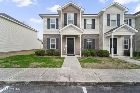 221 Glen Cannon Dr, Jacksonville, NC 28546