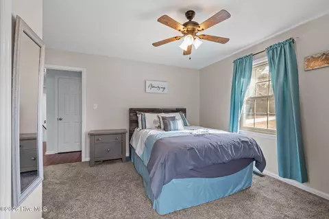 Bedroom - 19 Arrowhead Dr, Hubert, NC 28539 photo 4 of 6