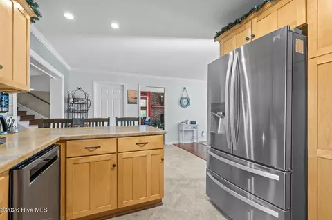 Kitchen - 19 Arrowhead Dr, Hubert, NC 28539 photo 4 of 4