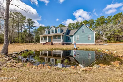 35 Harold Ct, Hampstead, NC 28443