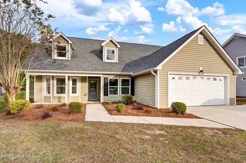 10 Bay Dr, Sneads Ferry, NC 28460