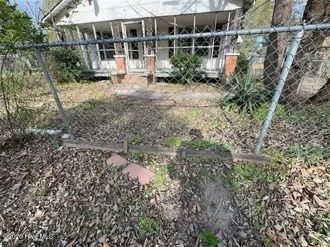 610 Jackson St, Laurinburg, NC 28352