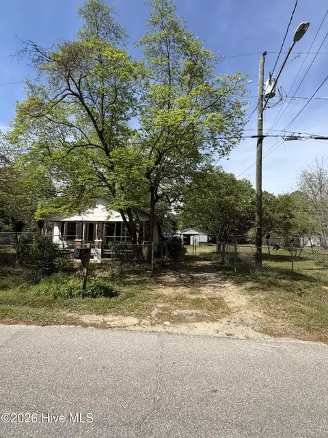610 Jackson St, Laurinburg, NC 28352