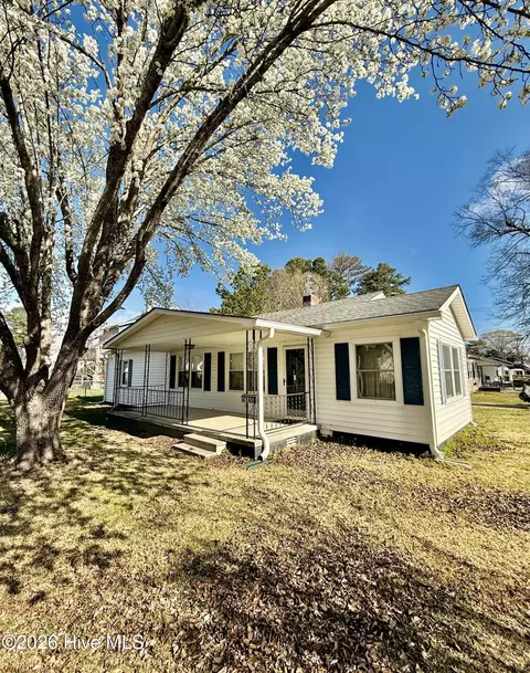 4146 E Pine St, Farmville, NC 27828