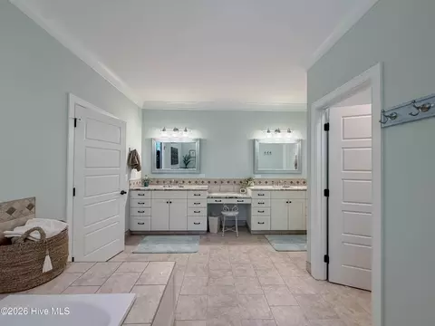 Bath - 104 Grey Moss Ct, Hampstead, NC 28443 photo 2 of 8
