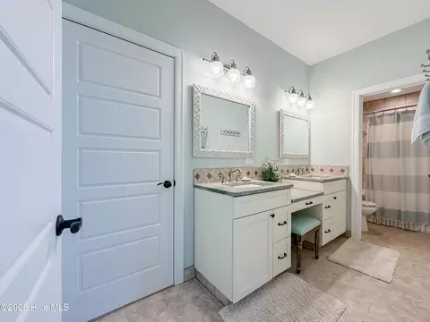 Bath - 104 Grey Moss Ct, Hampstead, NC 28443 photo 5 of 8