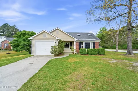 102 Caswell Ct, Jacksonville, NC 28546