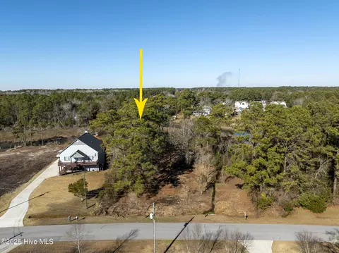 327 Chadwick Shores Dr, Sneads Ferry, NC 28460