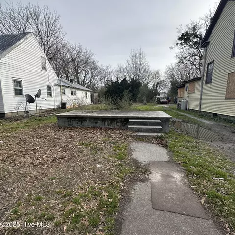 129 W Peterson St, Edenton, NC 27932