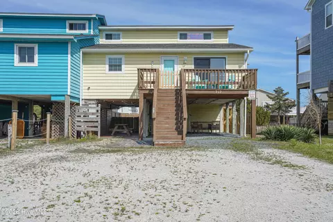 212 Oyster Ln, North Topsail Beach, NC 28460
