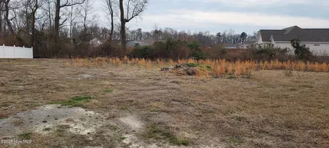 626 Bright Harvest Dr, Maysville, NC 28555