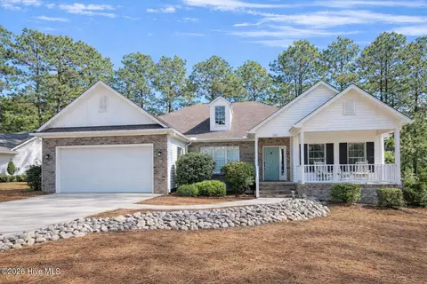 1665 Longleaf Dr E, Pinehurst, NC 28374