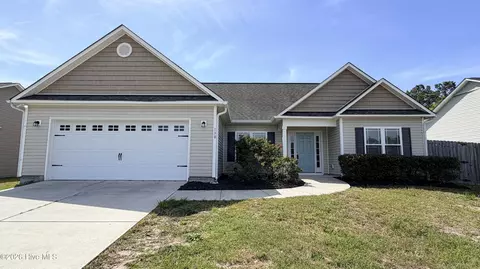 130 Dixon Rd, Holly Ridge, NC 28445