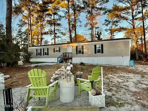 104 Lee Ct, Swansboro, NC 28584