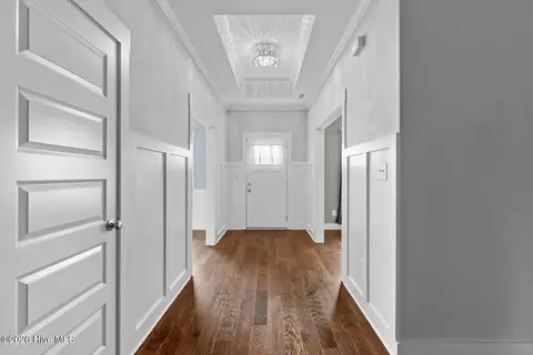 Entry Way - 105 Nautical Wave Rd, Hubert, NC 28539 photo 2 of 5