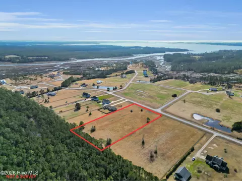 201 Mayflower Dr, Newport, NC 28570