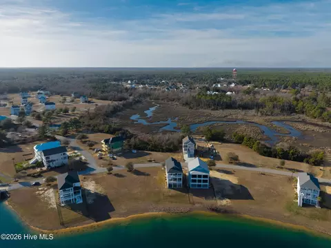 607 Cannonsgate Dr, Newport, NC 28570